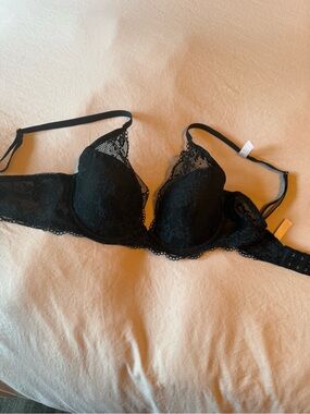 Victoria's Secret Black Lace Push-Up Bra with Scallop Trim